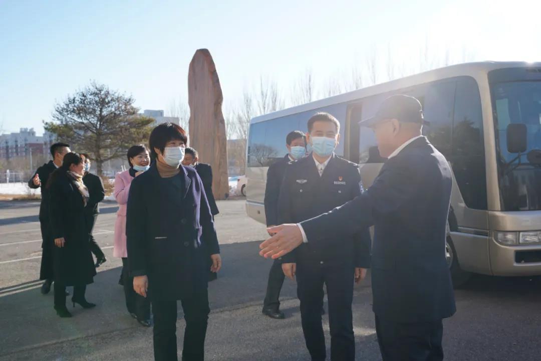 朝陽副市長、市公安局黨委書記、局長趙丕顯帶隊參觀冰河集團